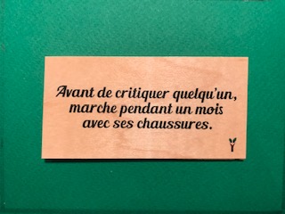 hylarion-cartes-avant-de-critiquer-quelqu-un-carte-bois-10-5-cm image 1