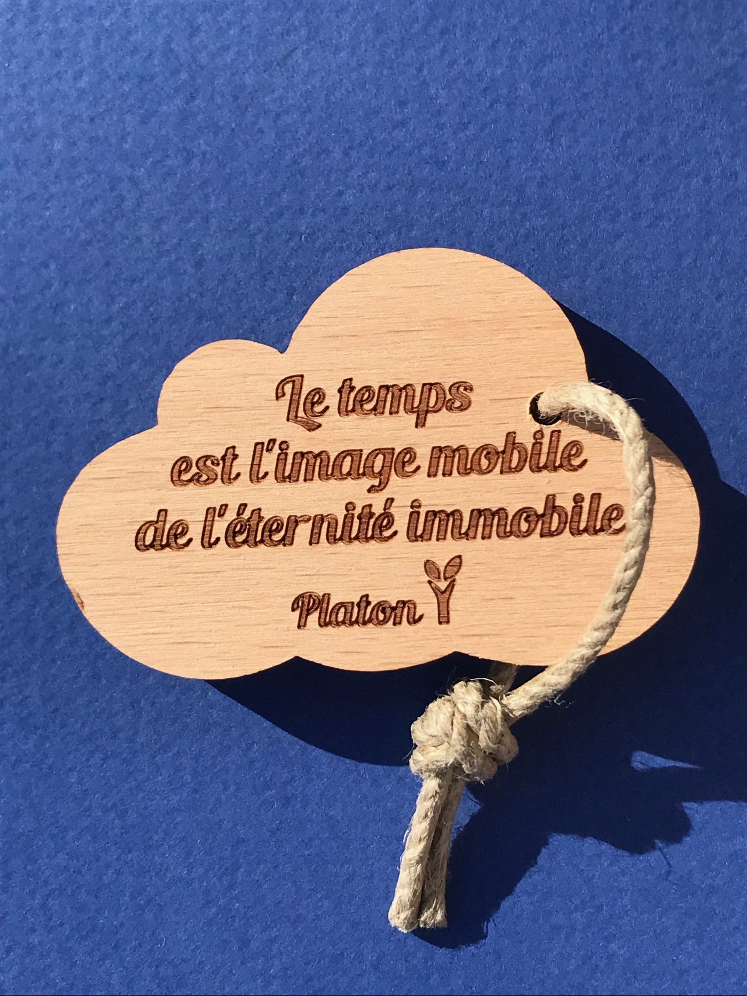 hylarion-porte-cl-s-le-temps-est-l-image-mobile-carte-bois-6x4-cm image 1