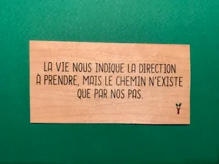 hylarion-cartes-direction-carte-en-bois-10x5-cm image 1