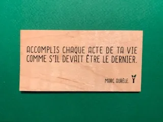 hylarion-cartes-accomplis-chaque-acte-carte-bois-10x5-cm image 1