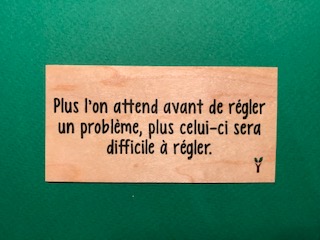 hylarion-cartes-plus-l-on-attend-carte-bois-10x5-cm image 1