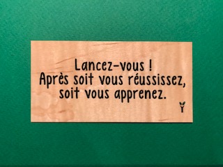 hylarion-cartes-carte-bois-lancez-vous-10x5-cm image 1