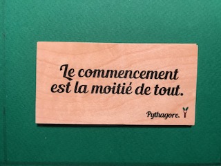 hylarion-cartes-le-commencement-est-la-moiti-de-tout-bois-10x5 image 1