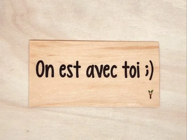 hylarion-cartes-on-est-avec-toi-carte-bois-10x5-cm-bois-massif image 1