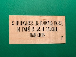 hylarion-cartes-mauvaise-passe-carte-bois-10x5-cm image 1